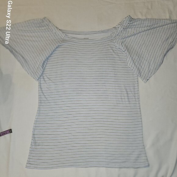 AnnTaylor Flutter Sleeve top - Picture 3 of 6